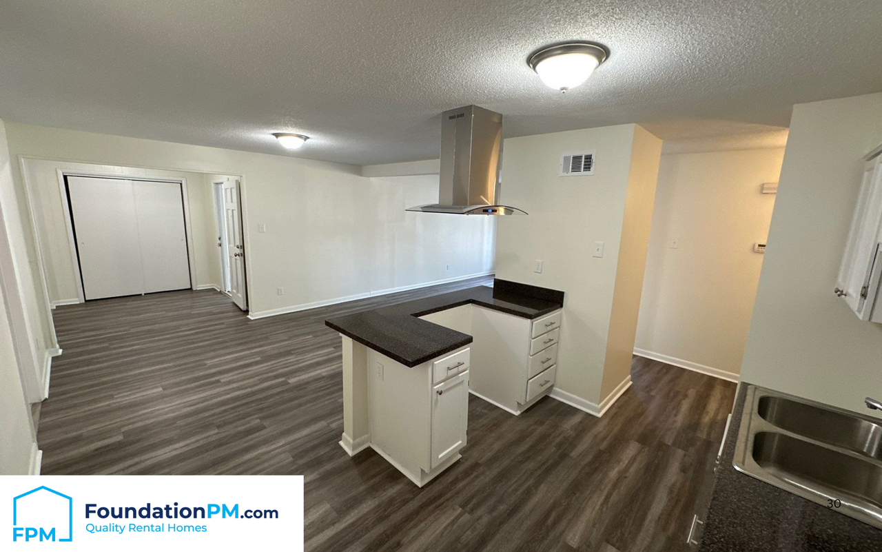 5330 Whitworth St #1 - Photo 4 of 19