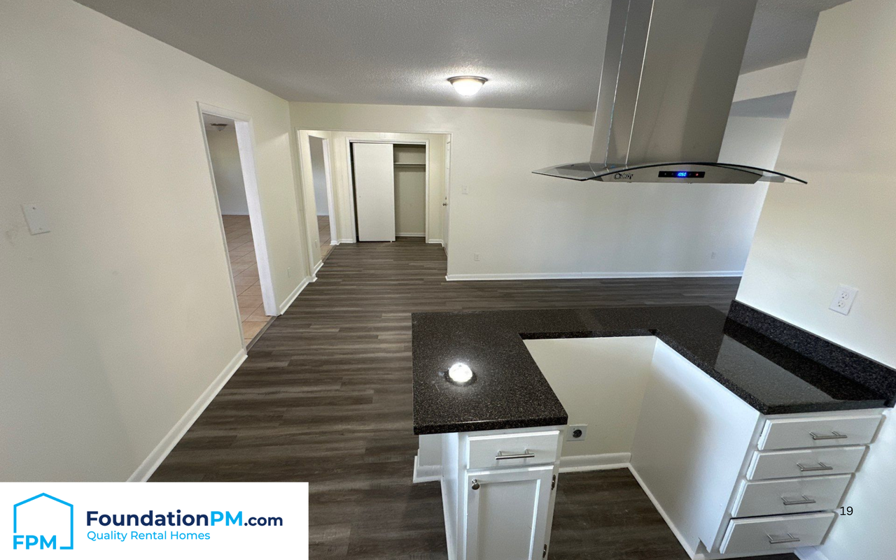 5330 Whitworth St #1 - Photo 6 of 19