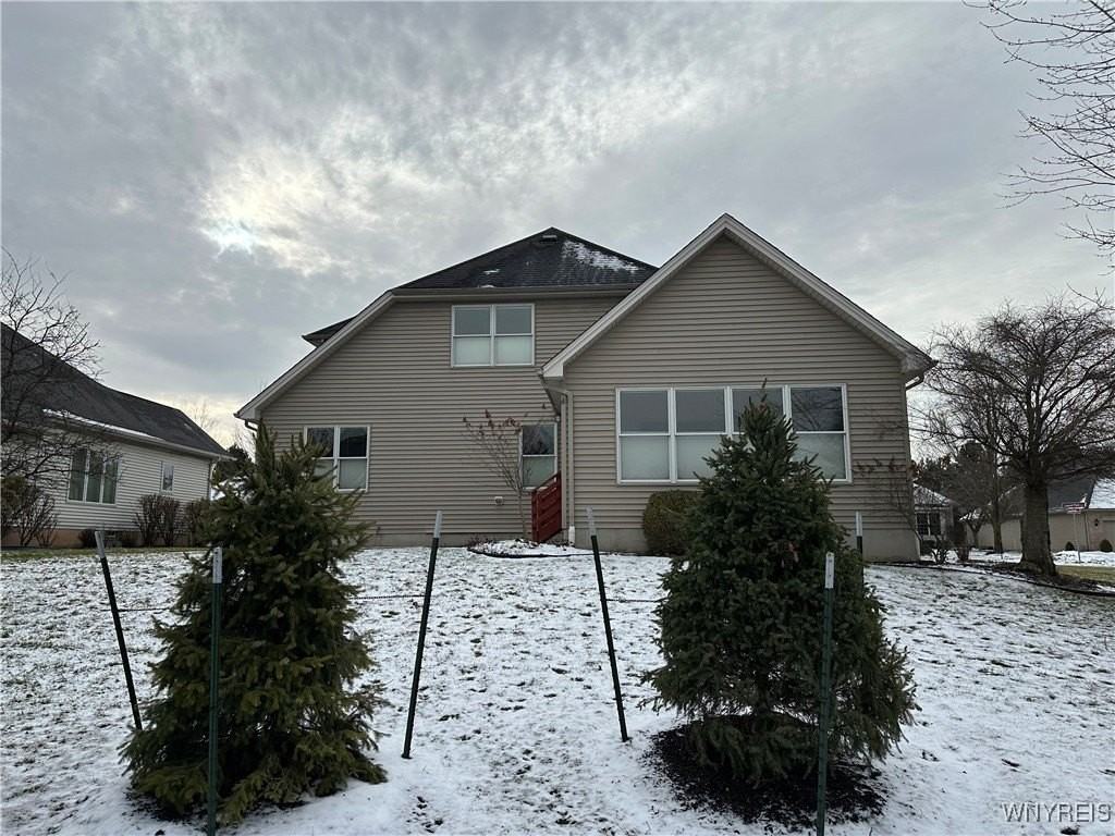 8047 Laurel Park Ln - Photo 3 of 38