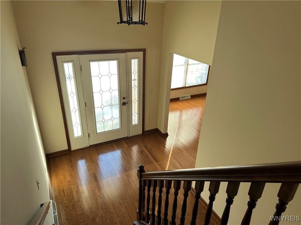 8047 Laurel Park Ln - Photo 4 of 38