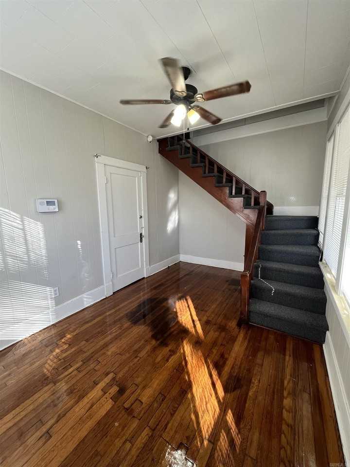 1805 Maple St - Photo 2 of 11