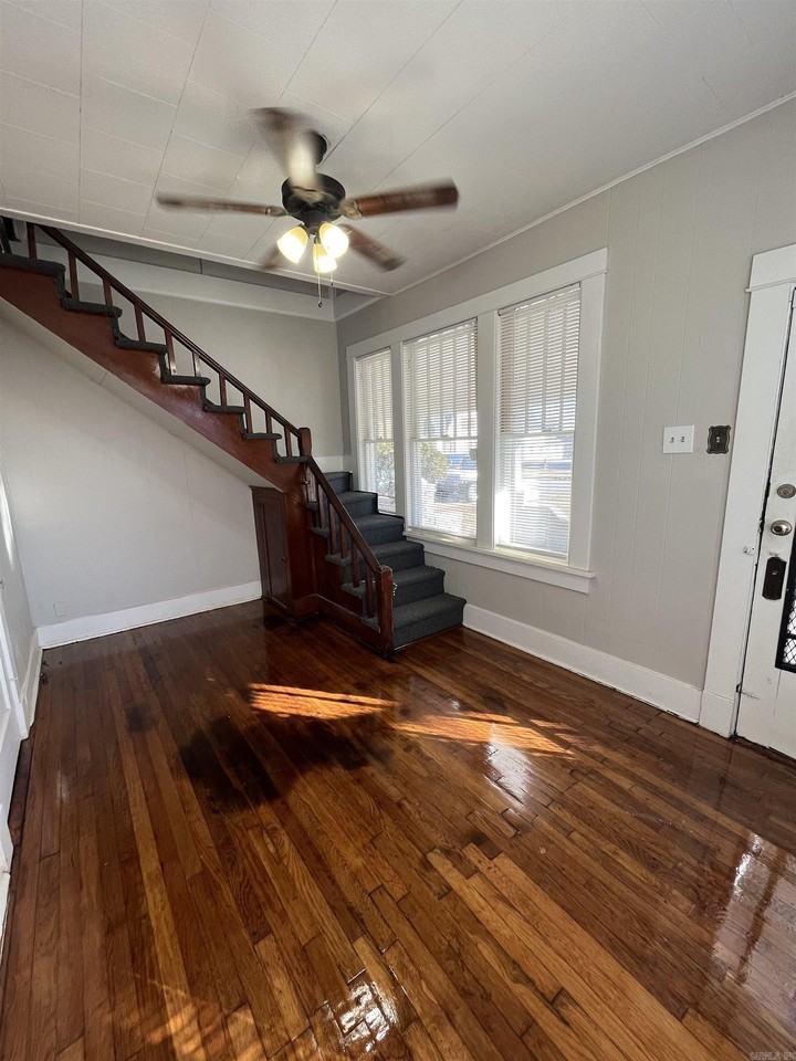 1805 Maple St - Photo 3 of 11