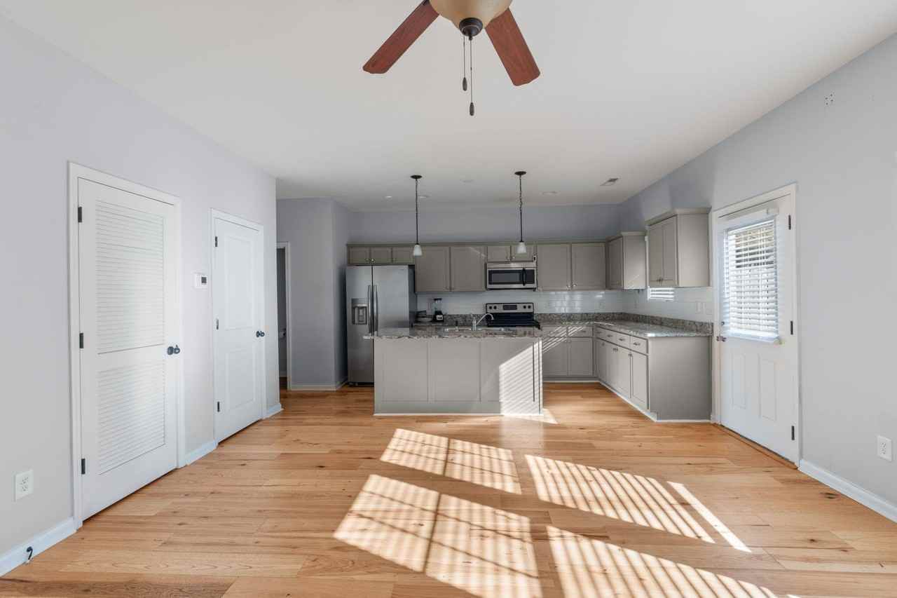 8438 Brookmoor Ln - Photo 6 of 26