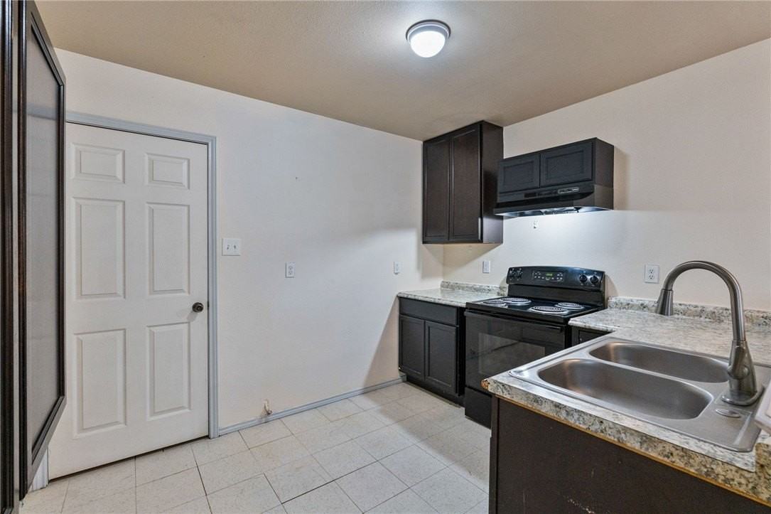 3630 Stinson St - Photo 4 of 13