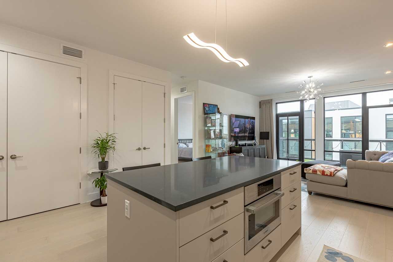 1701 W Webster Ave #702 - Photo 5 of 18