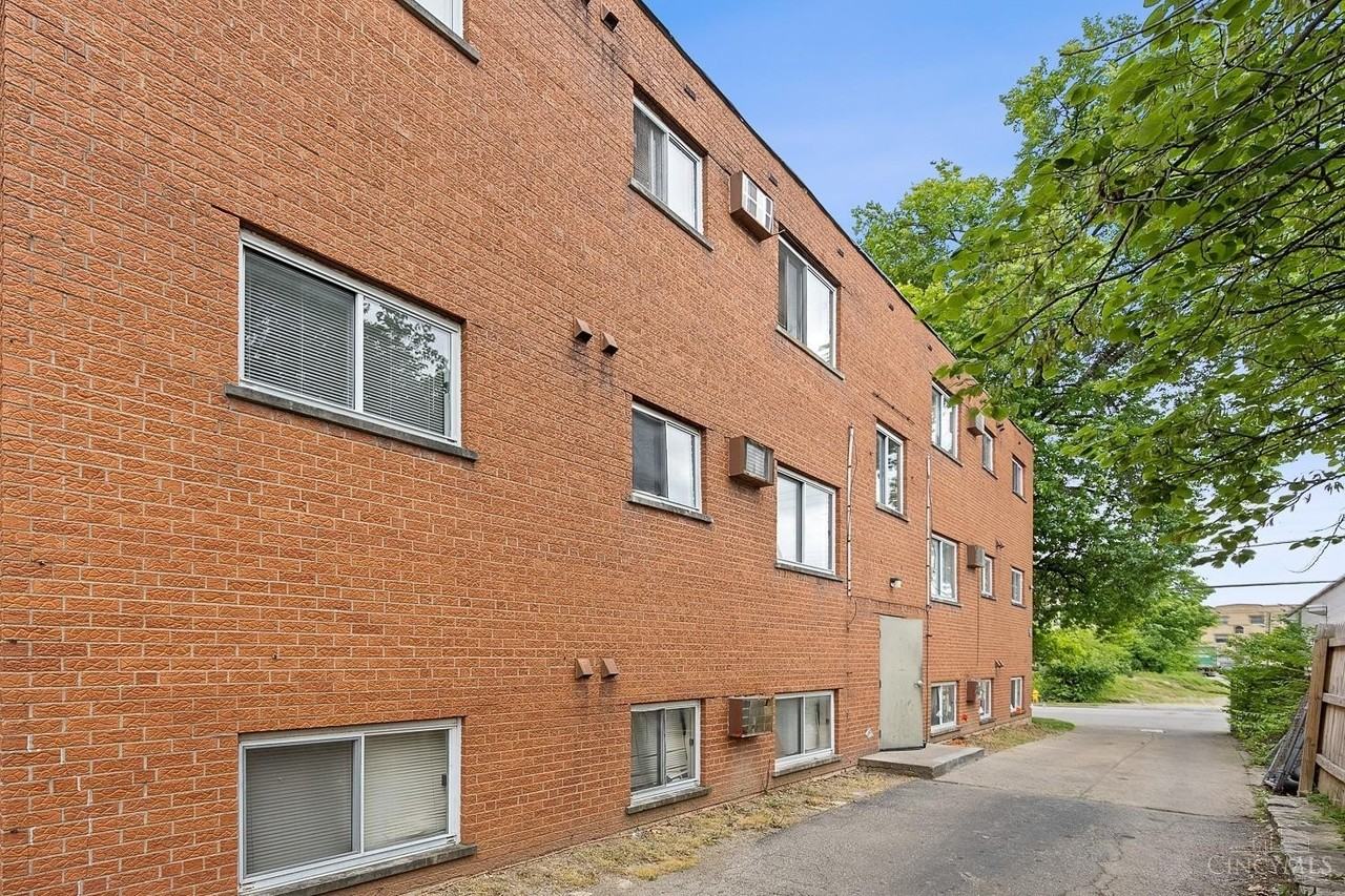 1522 Cedar Ave Apt 9 #9 - Photo 2 of 19