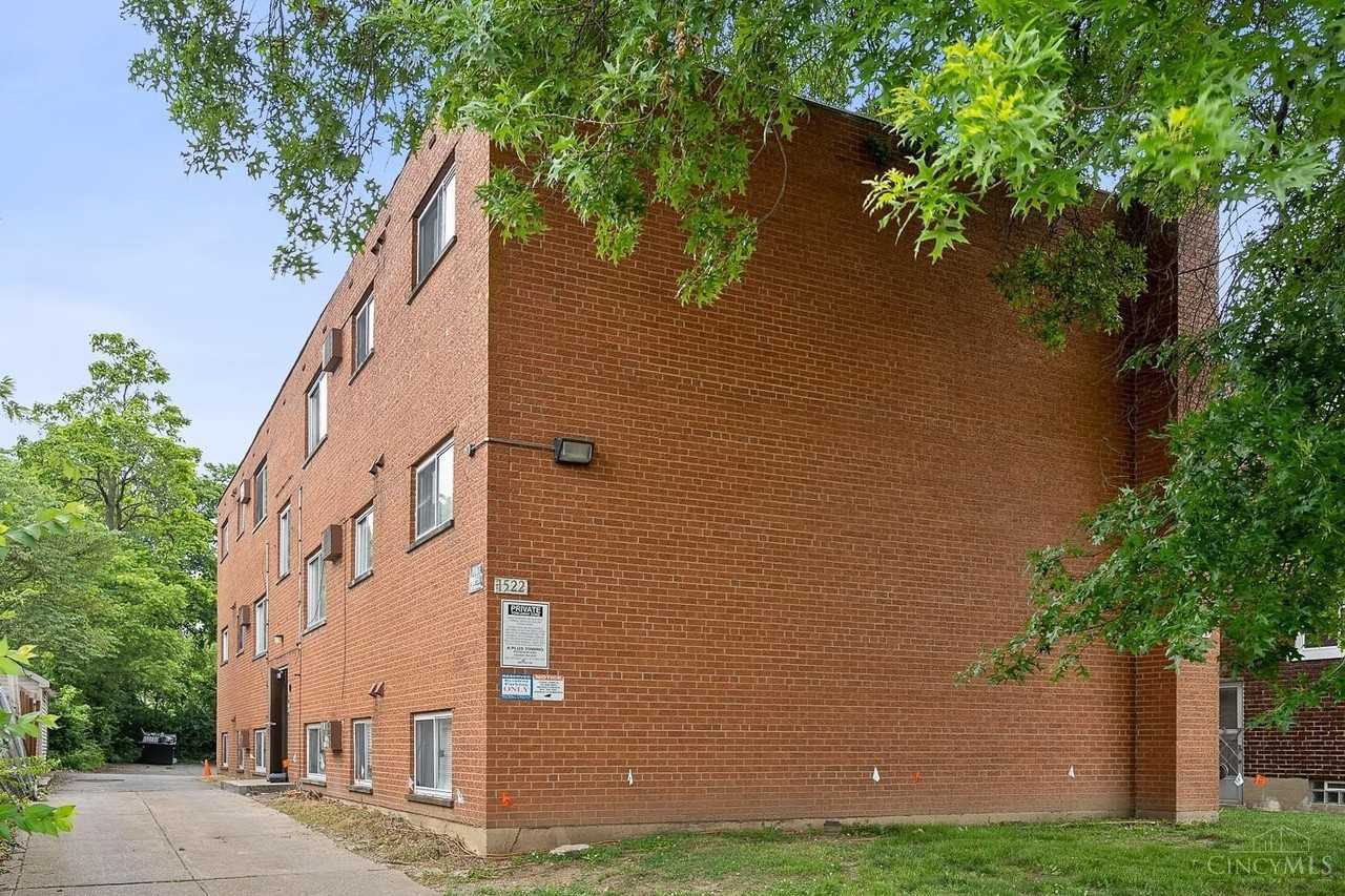 1522 Cedar Ave Apt 9 #9 - Photo 3 of 19