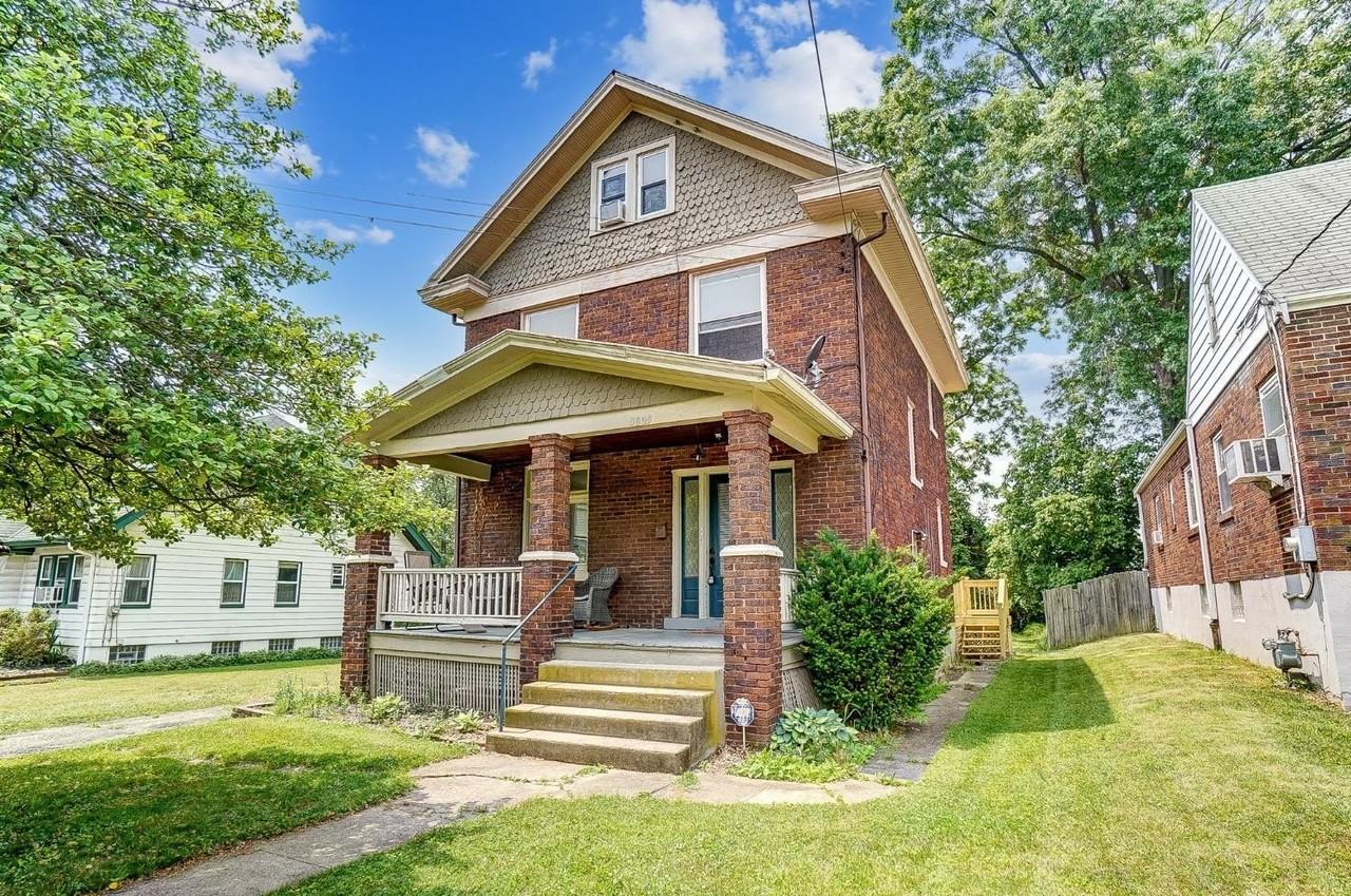 5805 Woodmont Ave - Photo 3 of 44