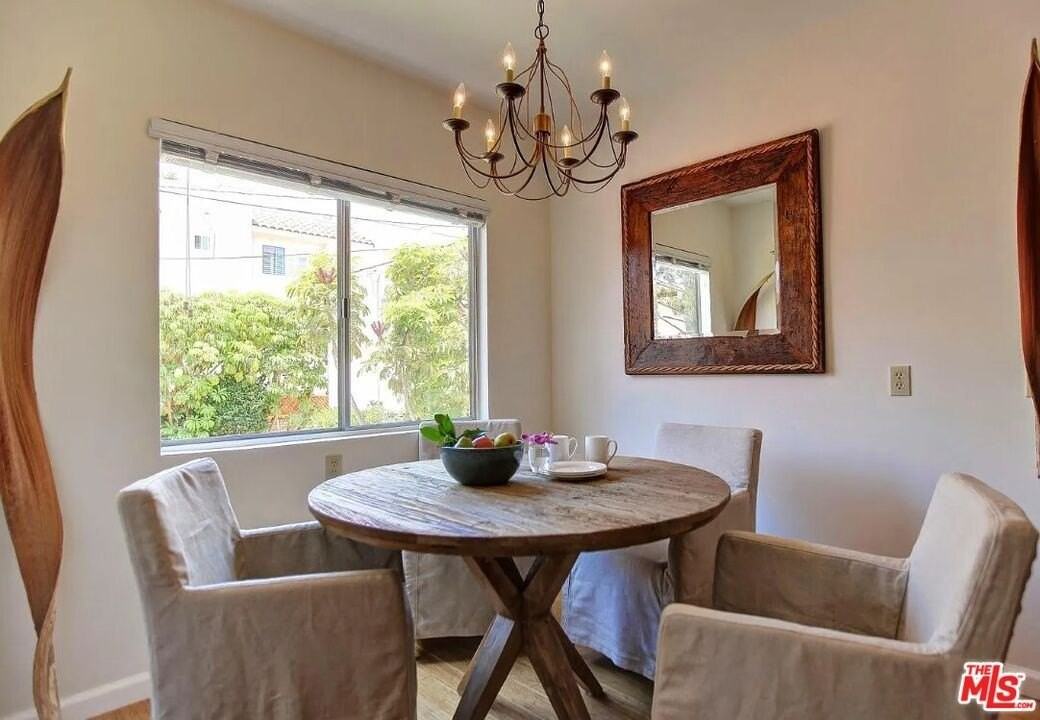 852 17th St Apt 3 #3 - Photo 2 of 8