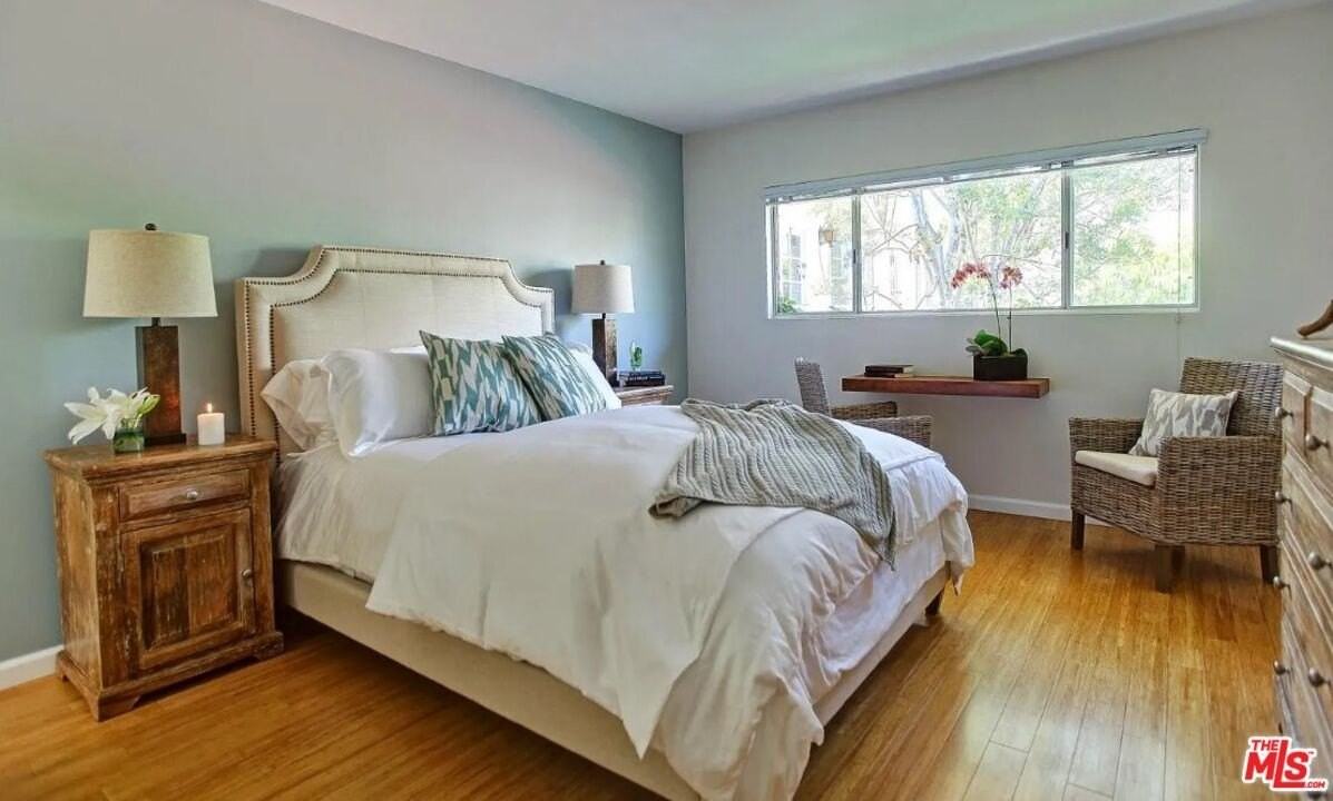 852 17th St Apt 3 #3 - Photo 7 of 8