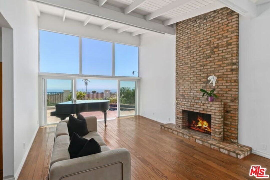 1175 Las Pulgas Pl - Photo 4 of 35