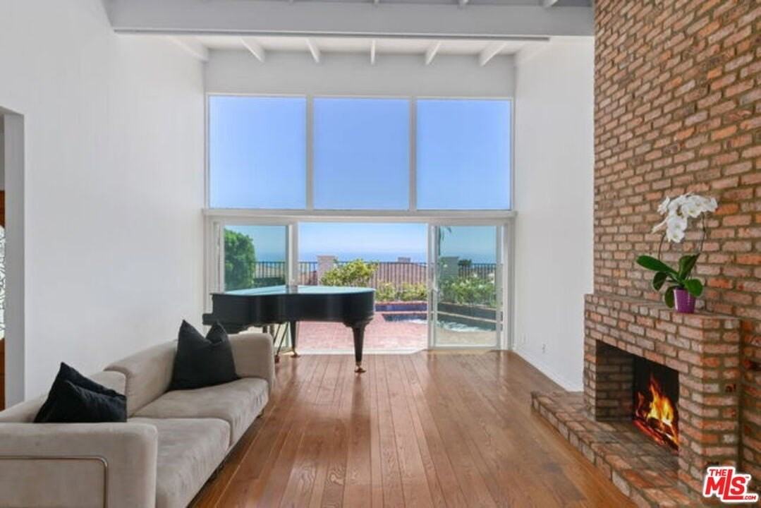 1175 Las Pulgas Pl - Photo 5 of 35