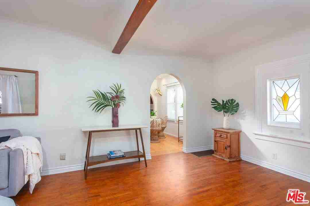 1147 Wilcox Pl - Photo 4 of 32