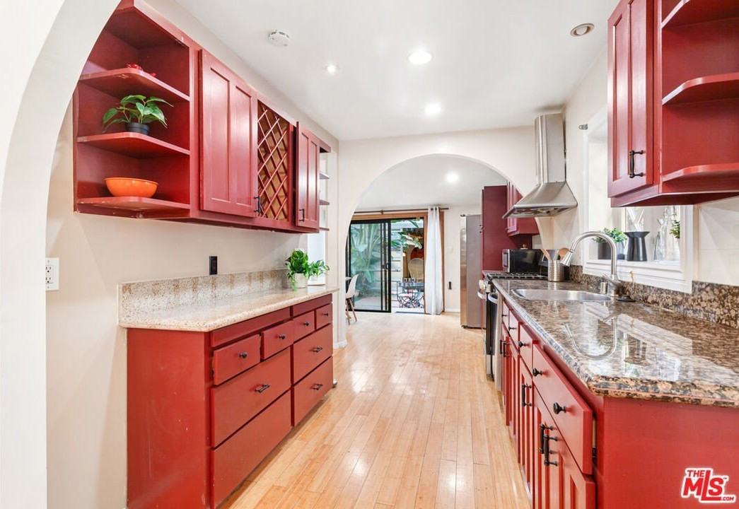 1147 Wilcox Pl - Photo 7 of 32