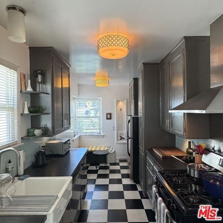 1228 N Crescent Heights Blvd - Photo 4 of 11