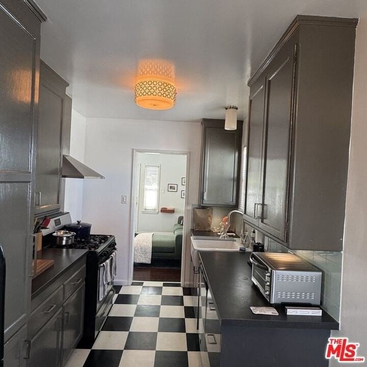 1228 N Crescent Heights Blvd - Photo 5 of 11