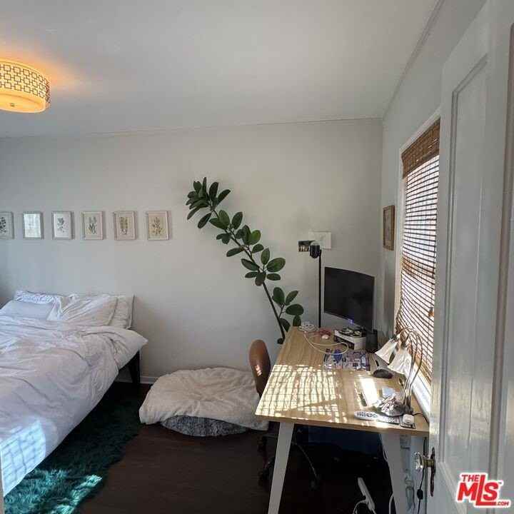 1228 N Crescent Heights Blvd - Photo 7 of 11