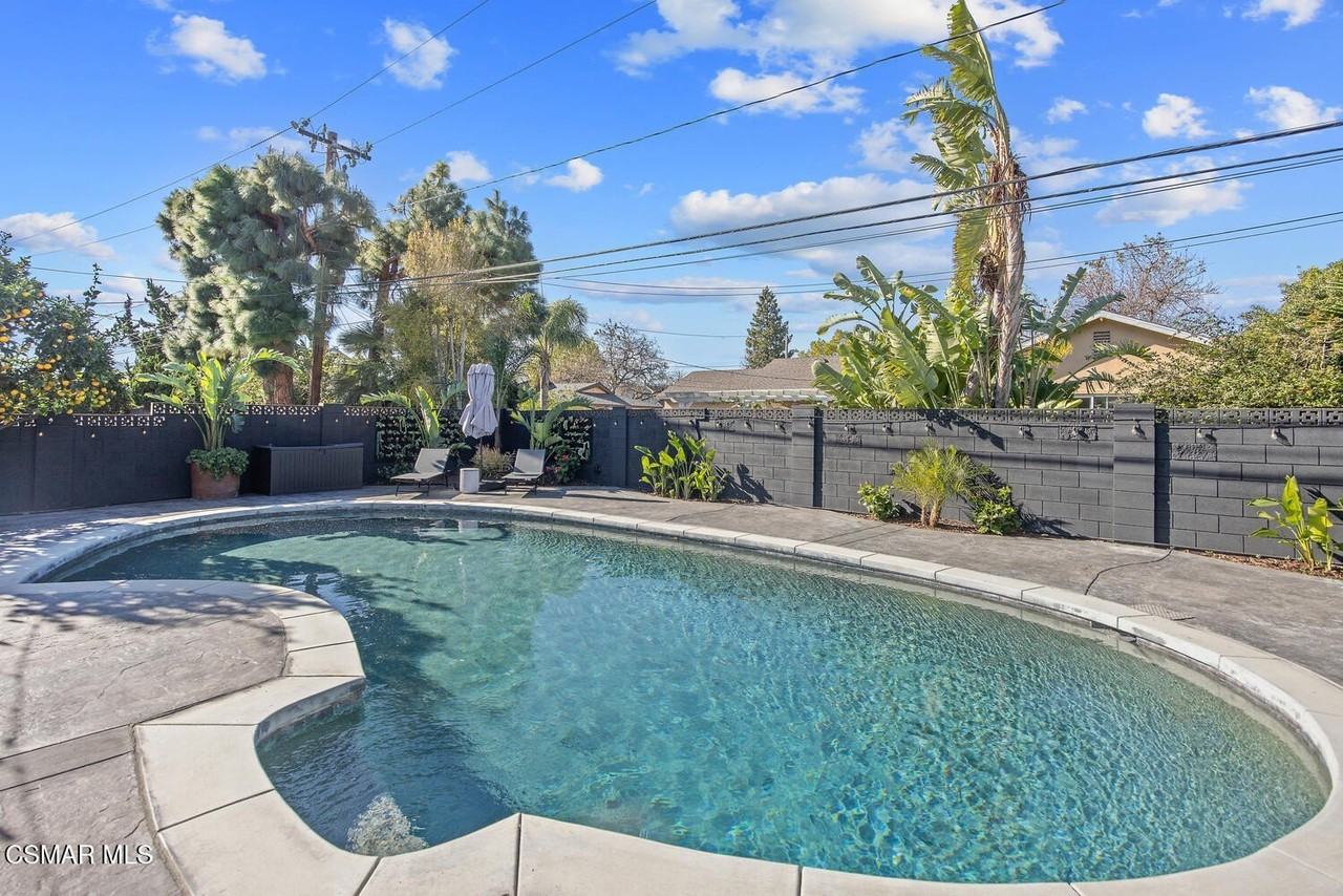 1449 Norwich Ave - Photo 6 of 41