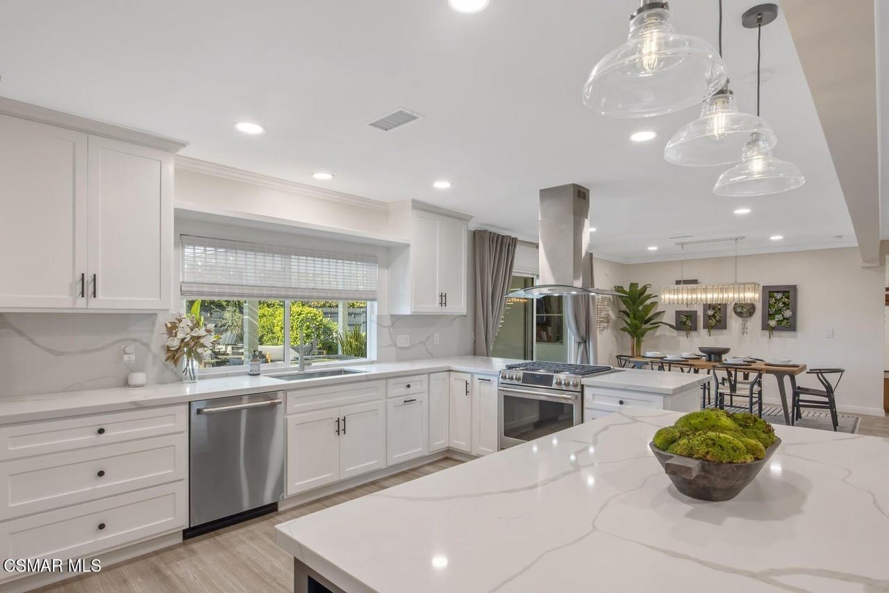 1449 Norwich Ave - Photo 7 of 41