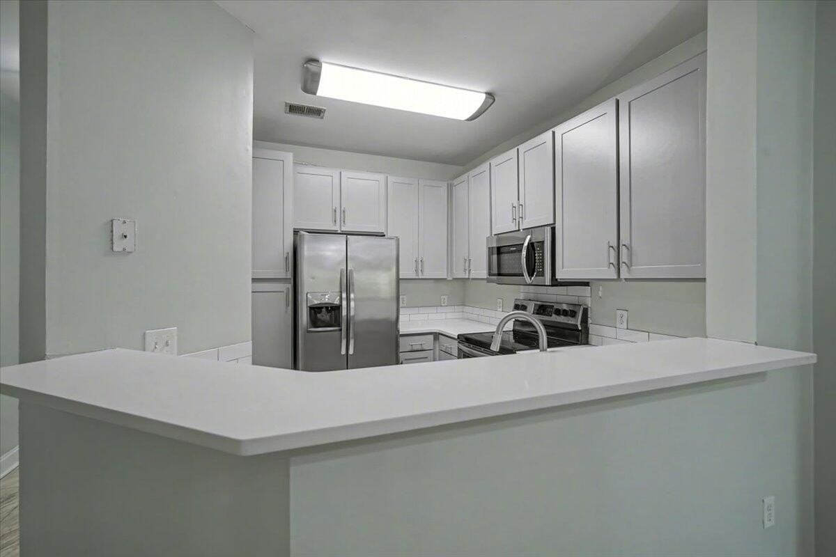 2021 Basildon Rd Unit 2021 #2021 - Photo 7 of 22