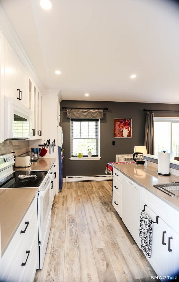 36 Turn Of River Rd #B3 - Photo 4 of 30