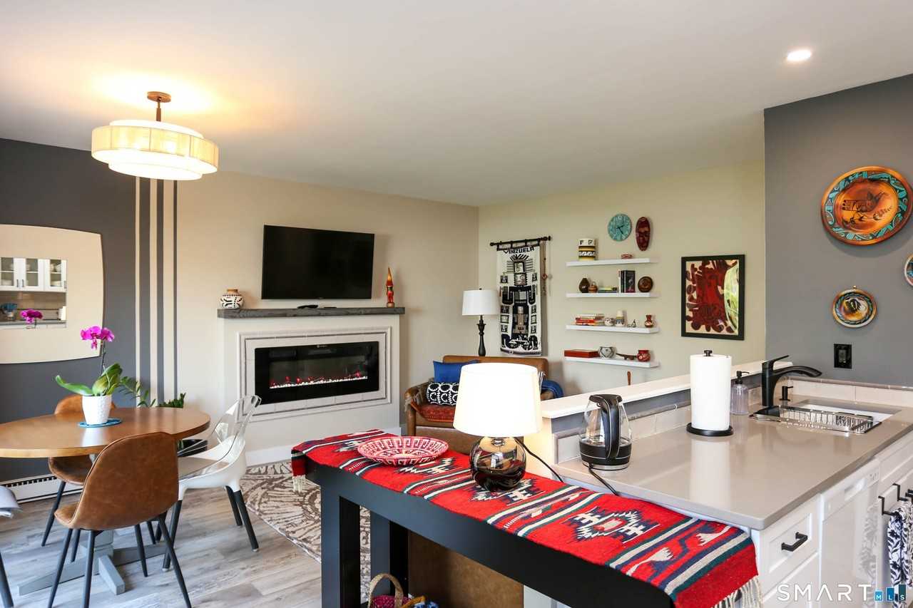 36 Turn Of River Rd #B3 - Photo 5 of 30