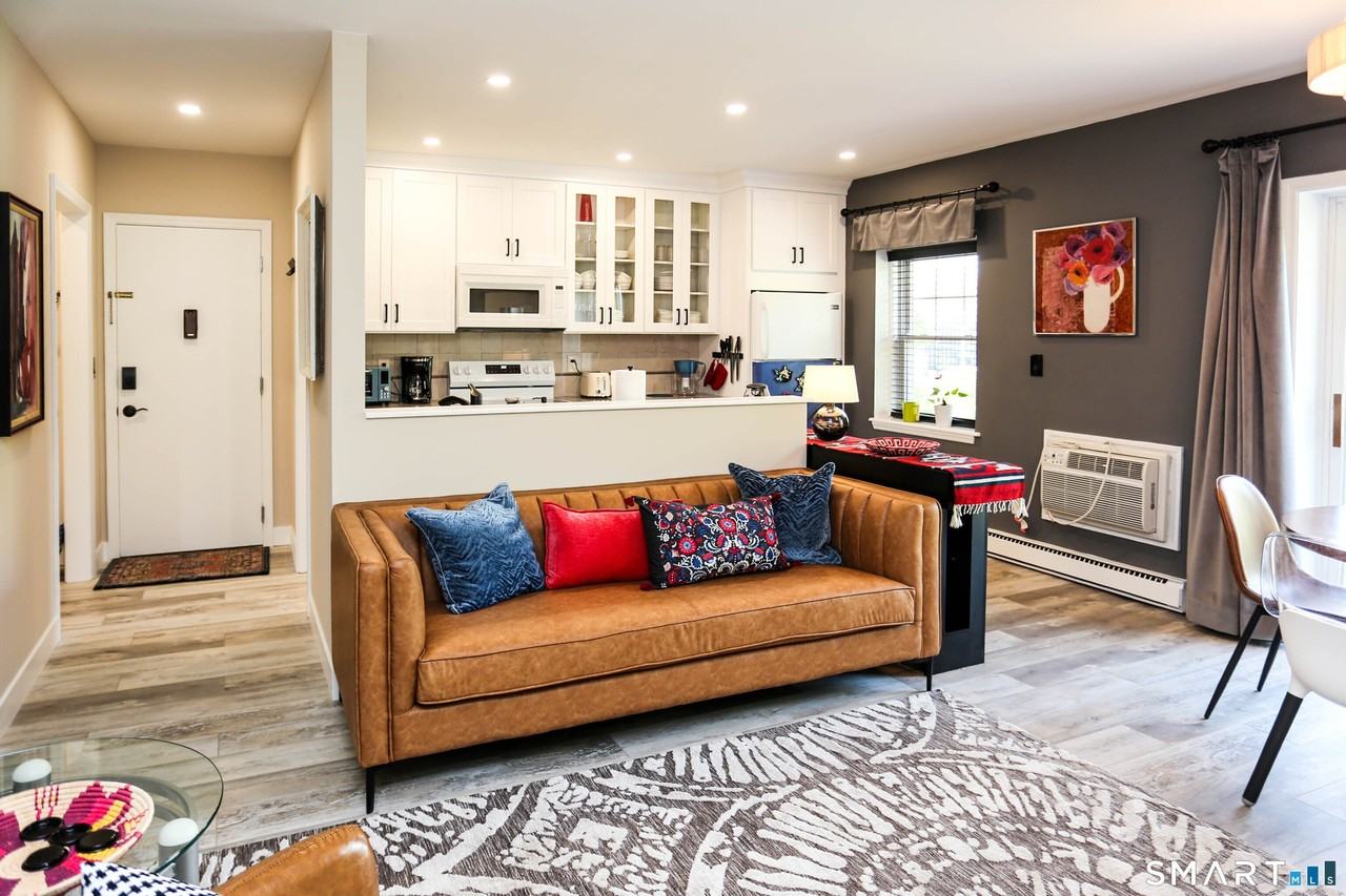 36 Turn Of River Rd #B3 - Photo 7 of 30