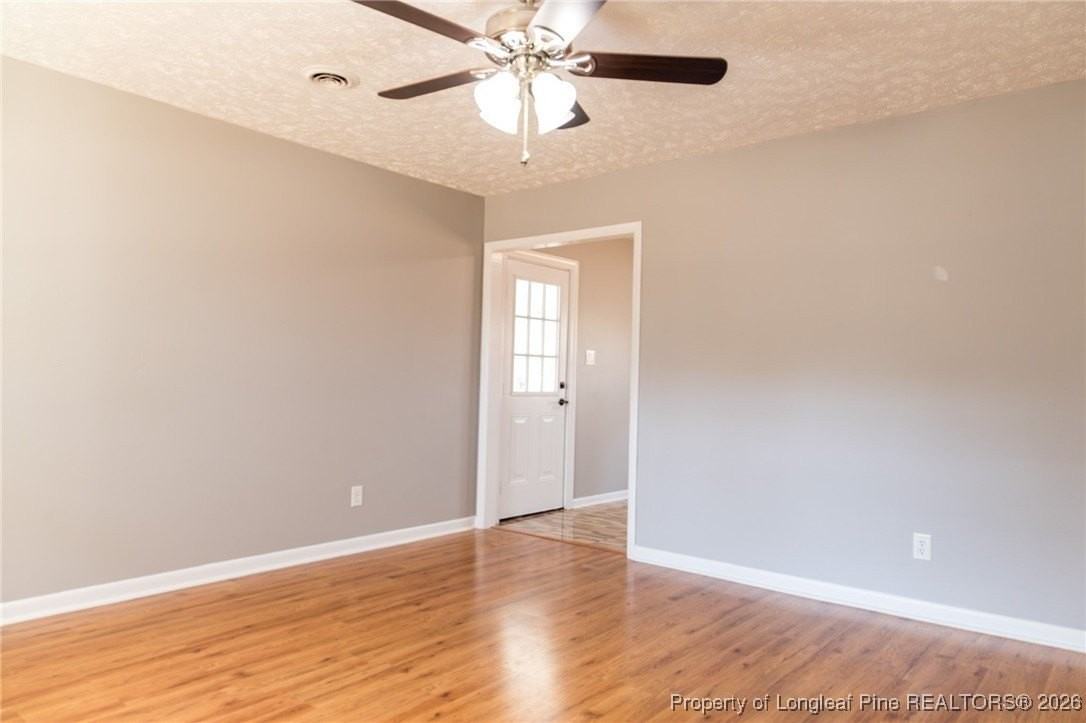 898 Bridgette St - Photo 3 of 16