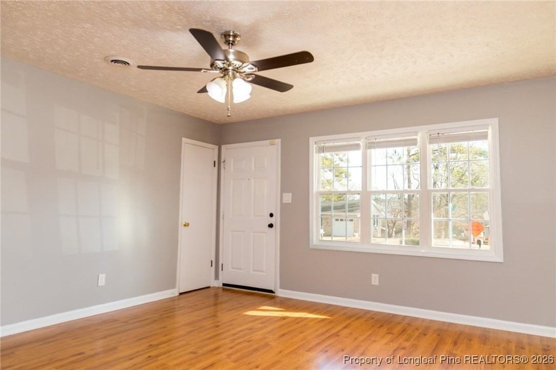 898 Bridgette St - Photo 4 of 16