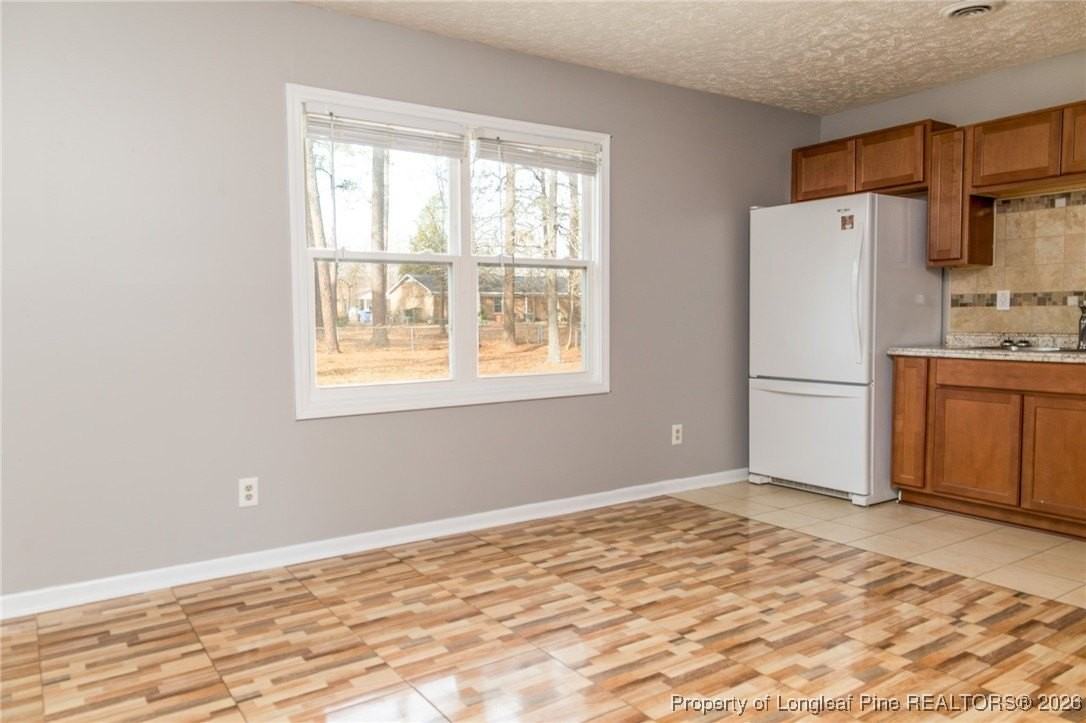 898 Bridgette St - Photo 5 of 16