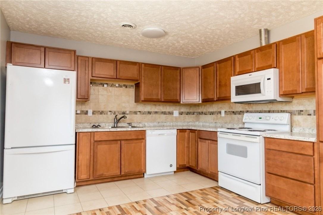 898 Bridgette St - Photo 6 of 16