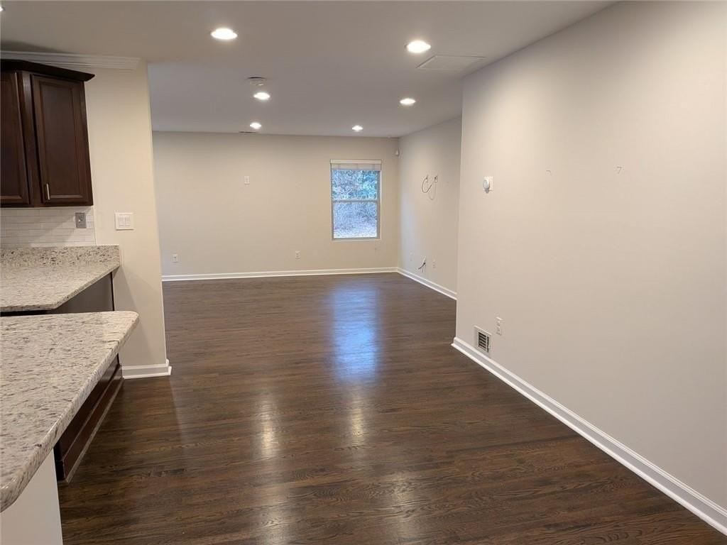 3036 Hudson Ct - Photo 4 of 17