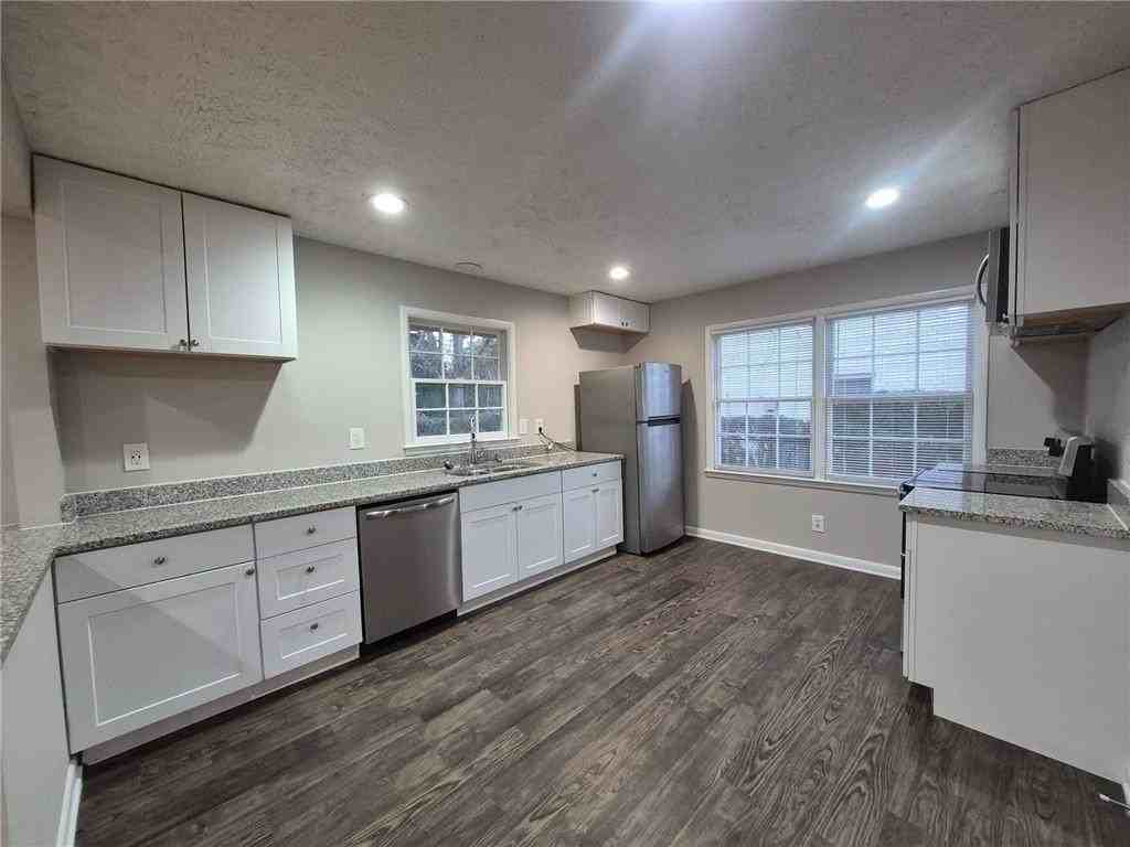 2057 Willamette Way - Photo 2 of 14