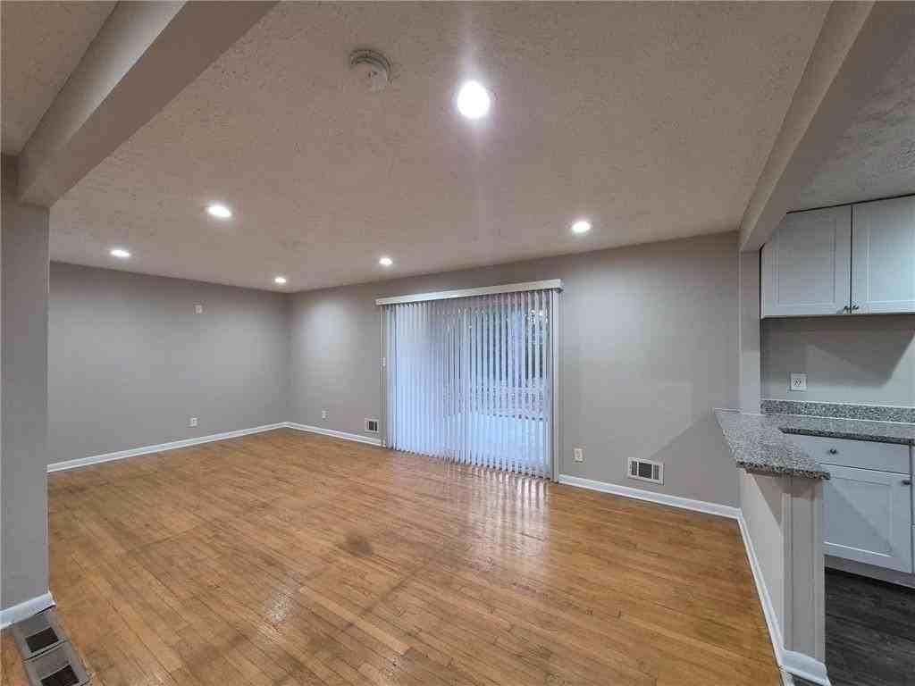 2057 Willamette Way - Photo 4 of 14