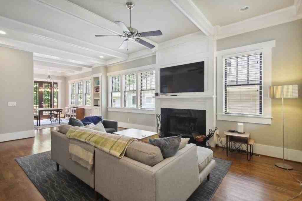 519 N Highland Ave Ne - Photo 3 of 25