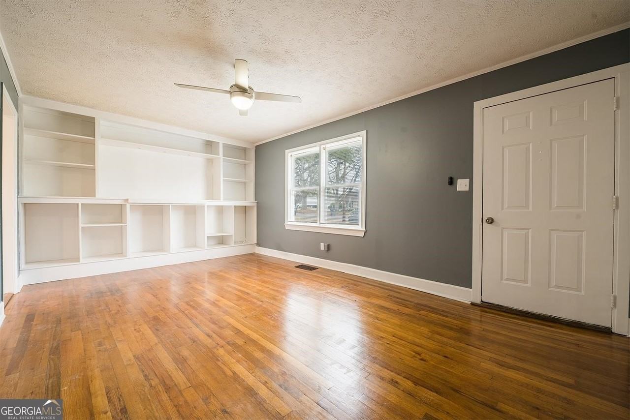 8449 Fairview Dr - Photo 3 of 20