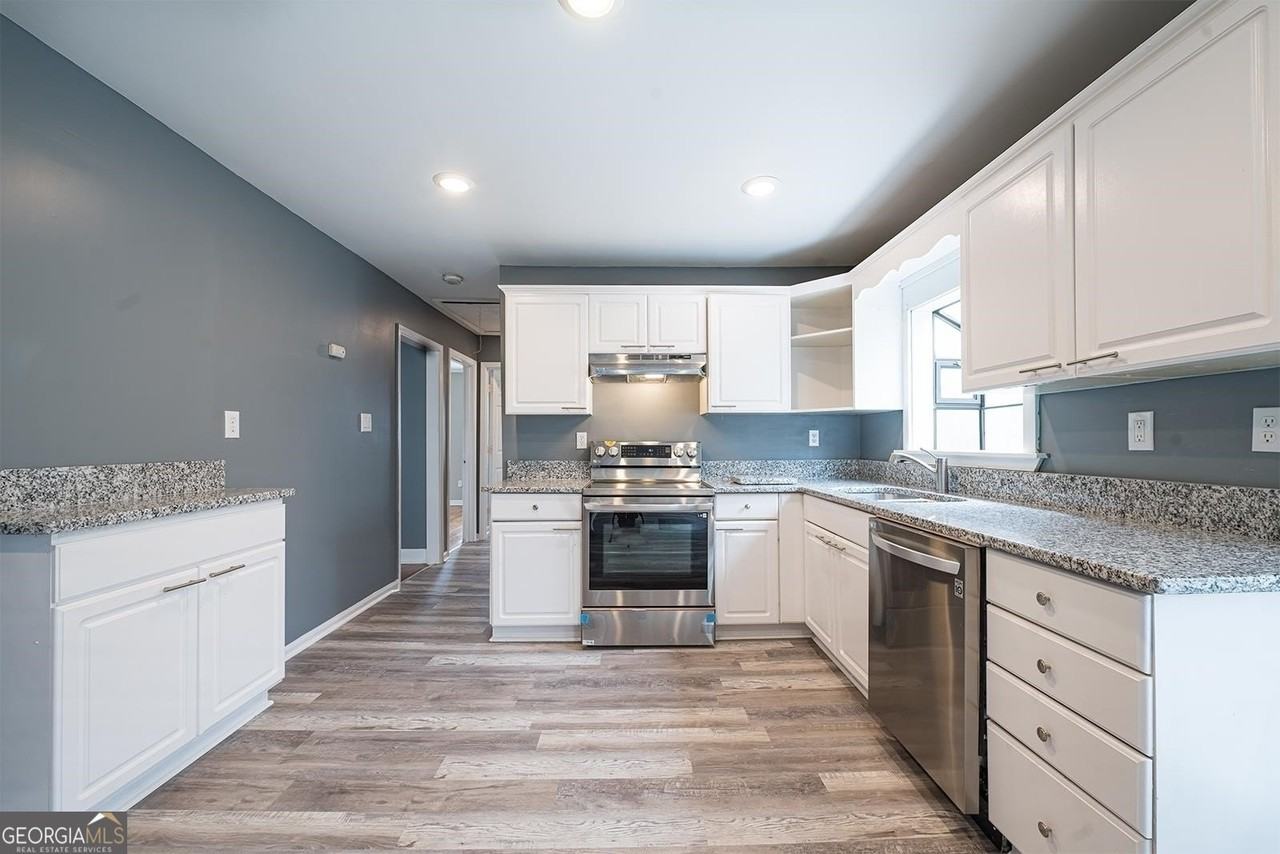 8449 Fairview Dr - Photo 6 of 20