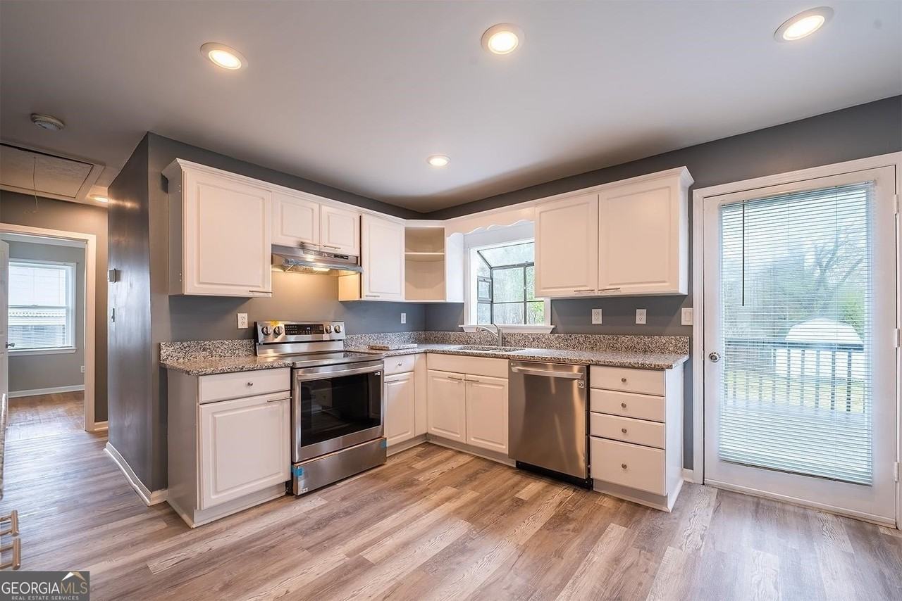 8449 Fairview Dr - Photo 7 of 20