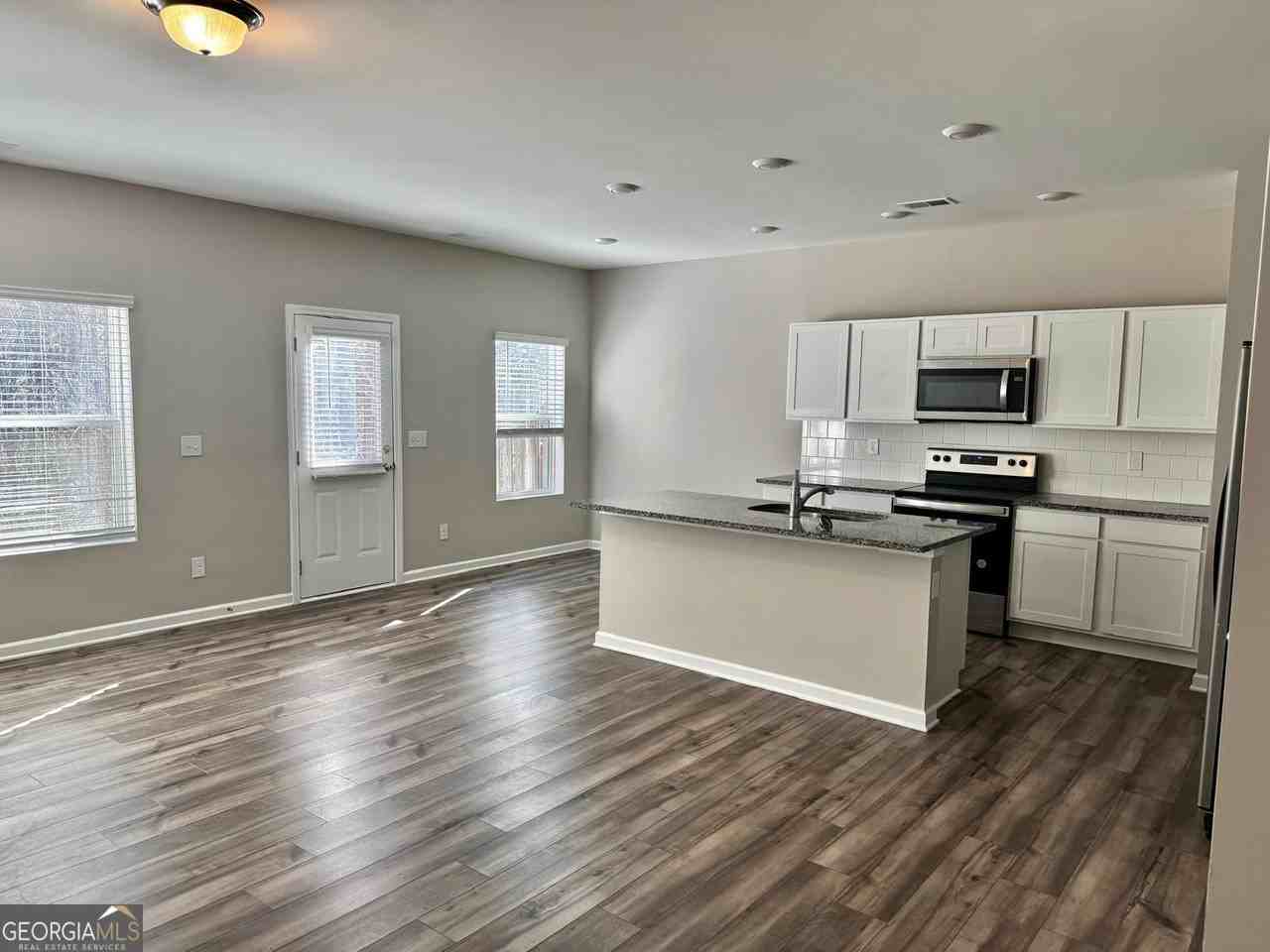 1397 Ben Park Way - Photo 3 of 17