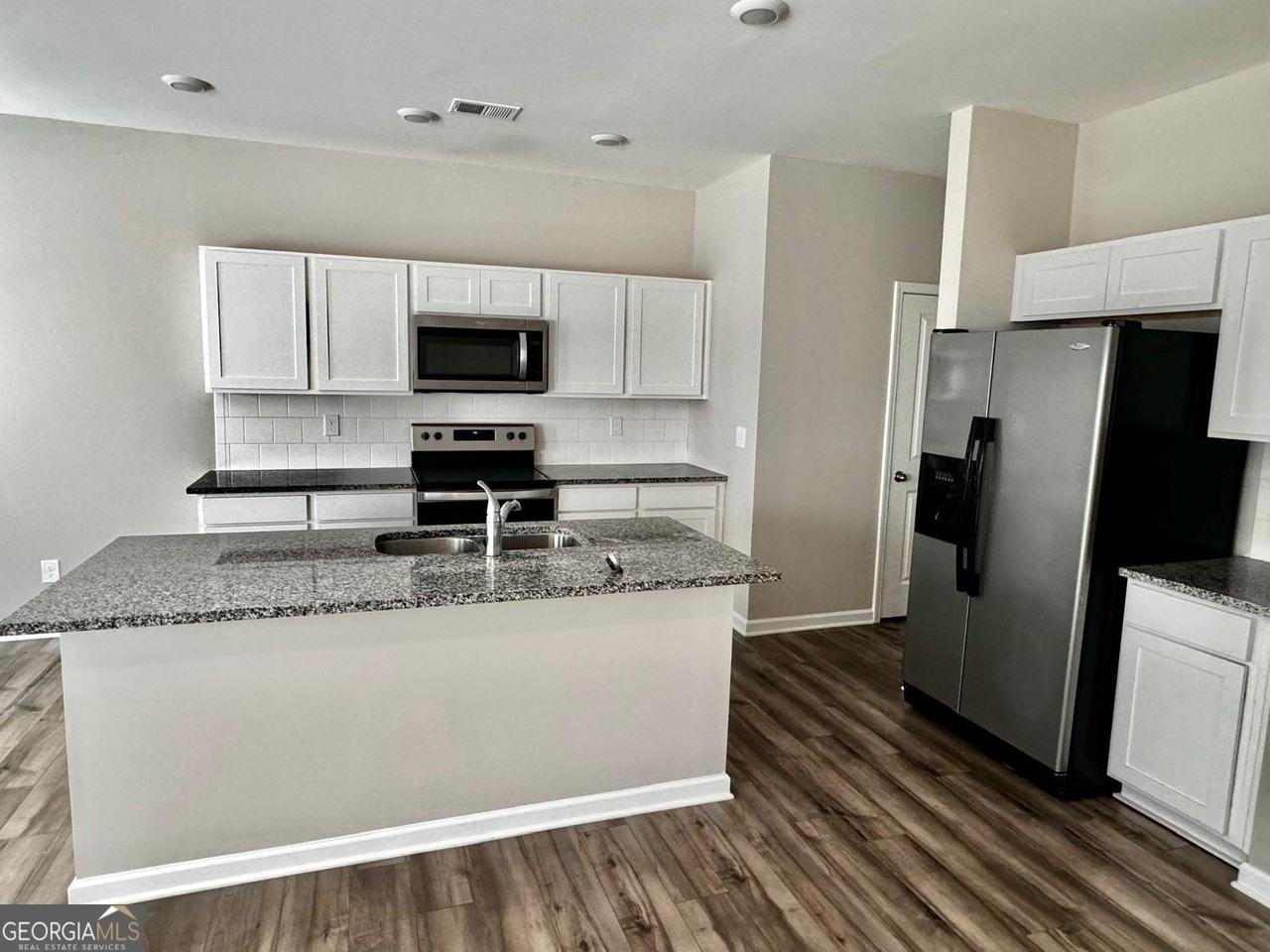 1397 Ben Park Way - Photo 7 of 17