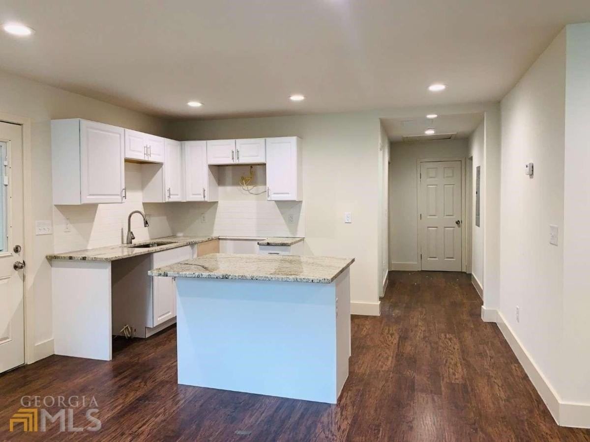 364 Brooks Ave Sw - Photo 3 of 21