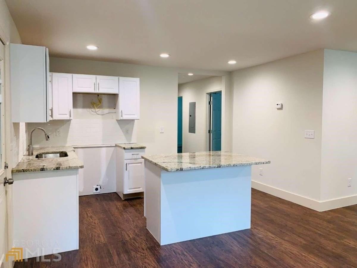 364 Brooks Ave Sw - Photo 7 of 21