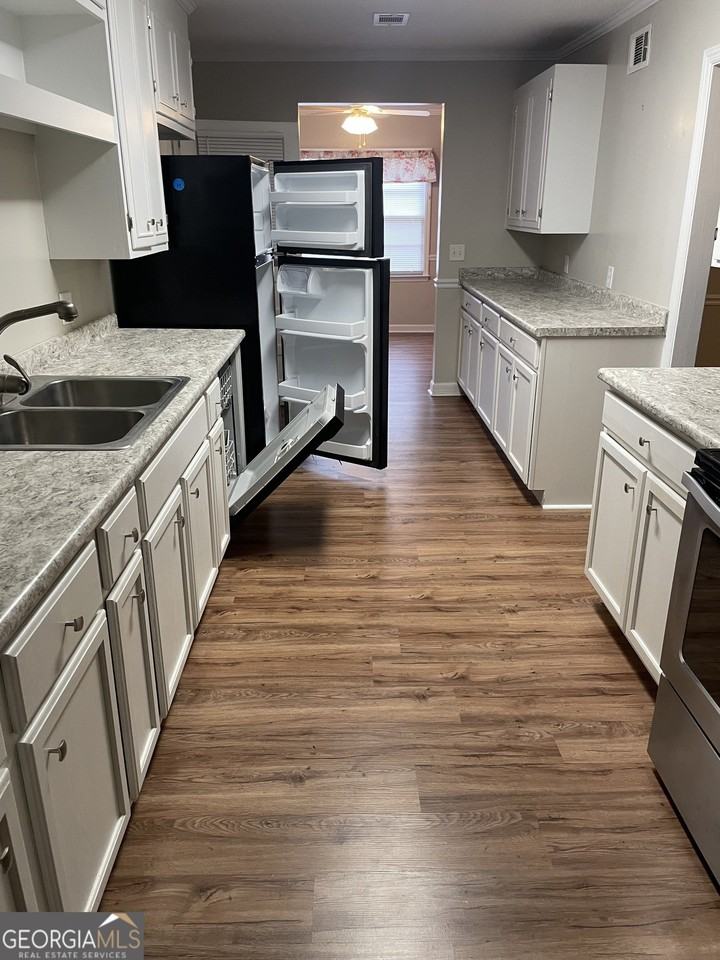 401 W Parrish St - Photo 4 of 19