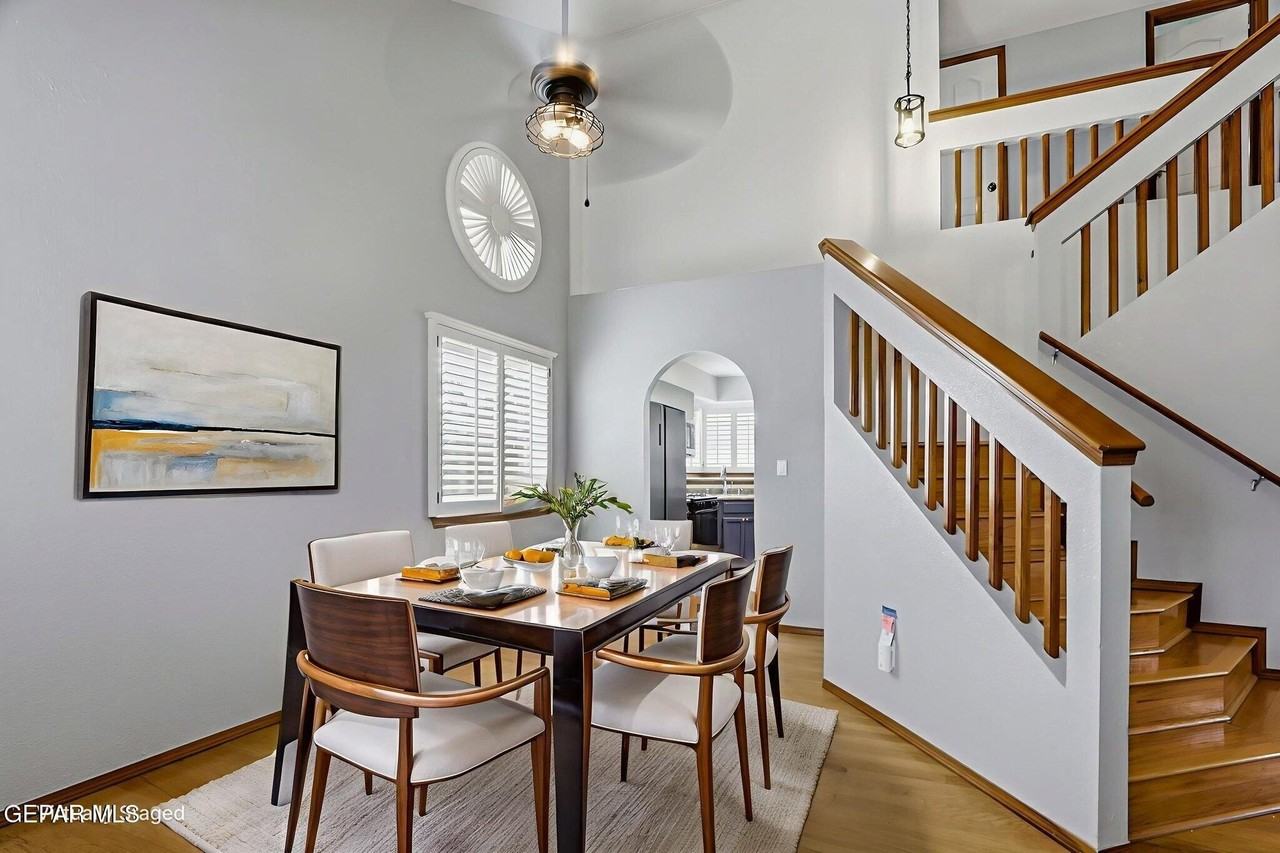 1701 Dorothy Way - Photo 3 of 24