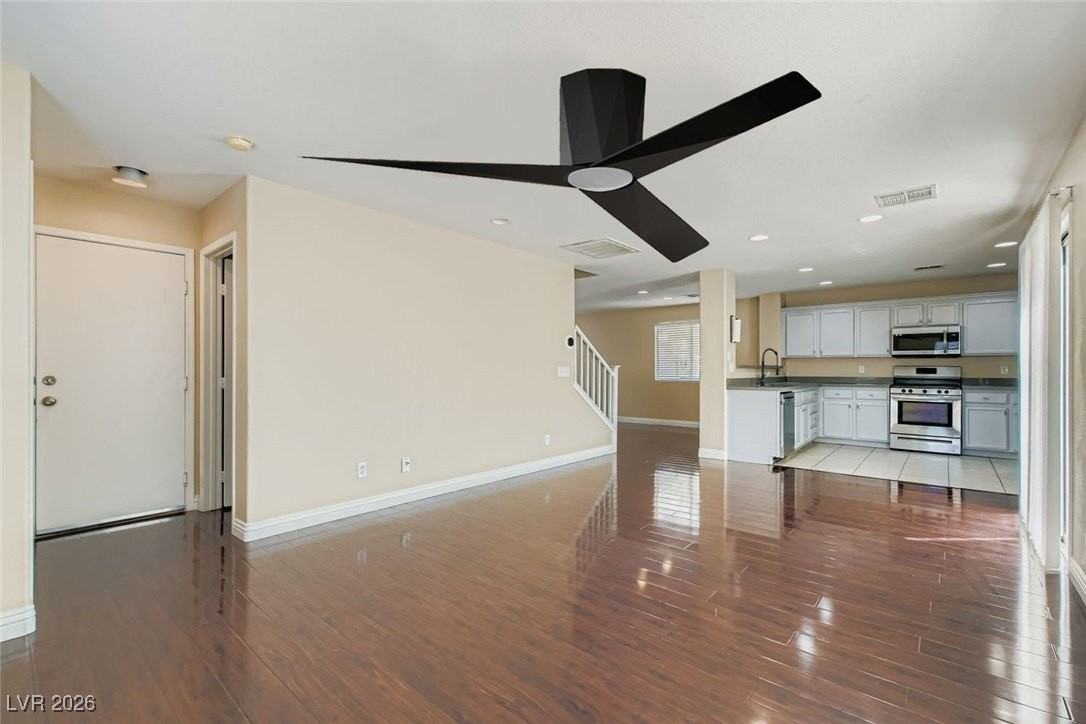 5986 Ambleshire Ave #0 - Photo 6 of 33