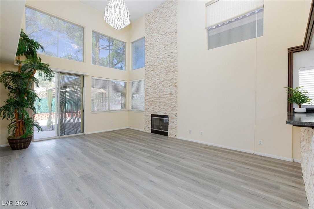 1805 Derbyshire Dr - Photo 4 of 39