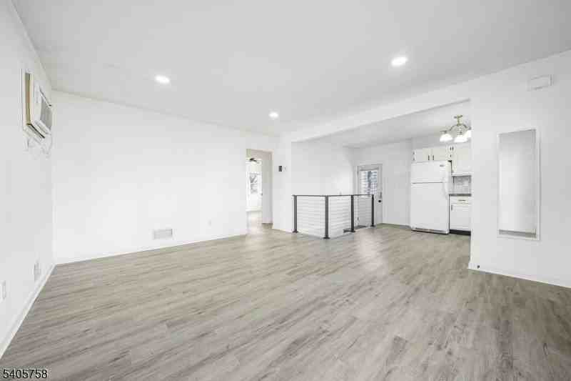 12 Carlson Pl - Photo 2 of 17