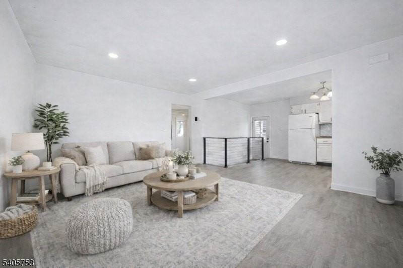 12 Carlson Pl - Photo 3 of 17