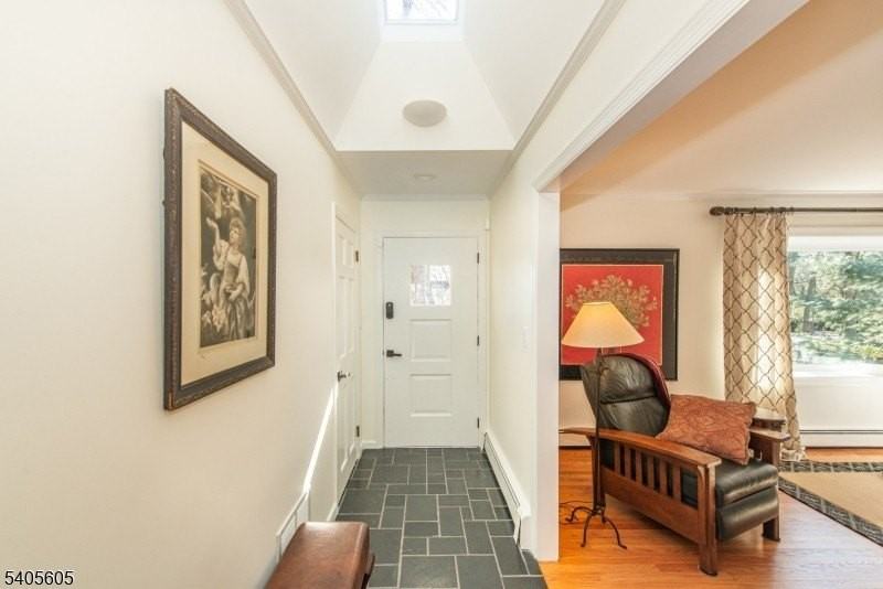 237 Morris Ave - Photo 3 of 37