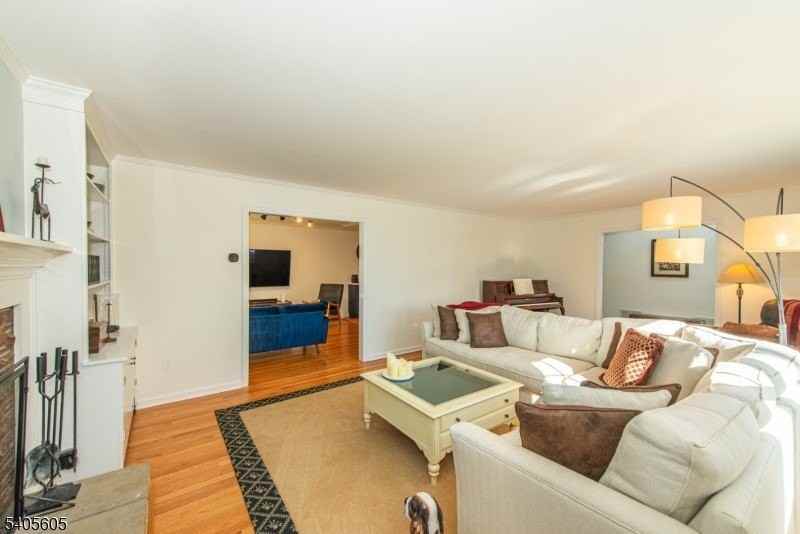 237 Morris Ave - Photo 6 of 37